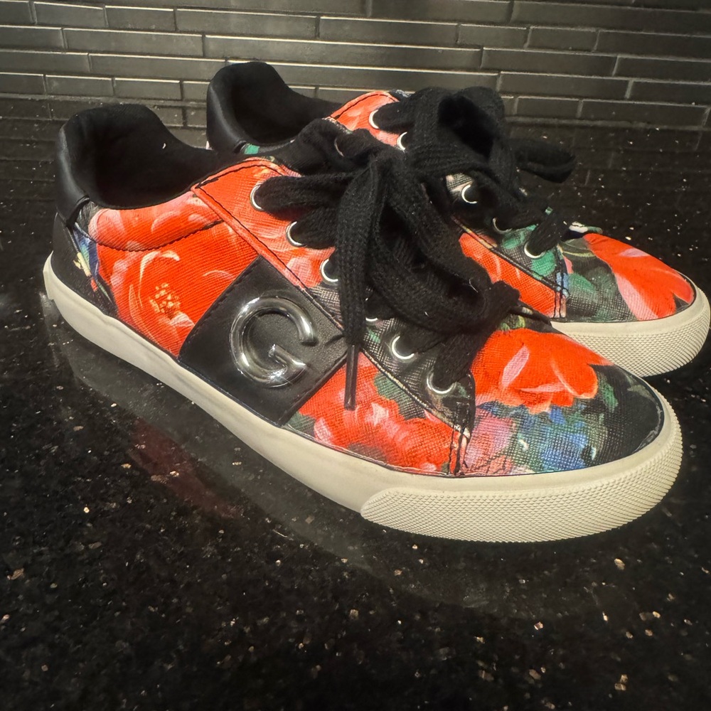 GBG Los Angeles Floral Print Sneakers with Black Laces